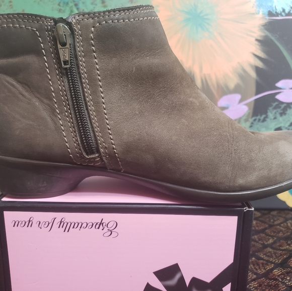 Leather/Suede Ankle Boots. - Picture 5 of 14